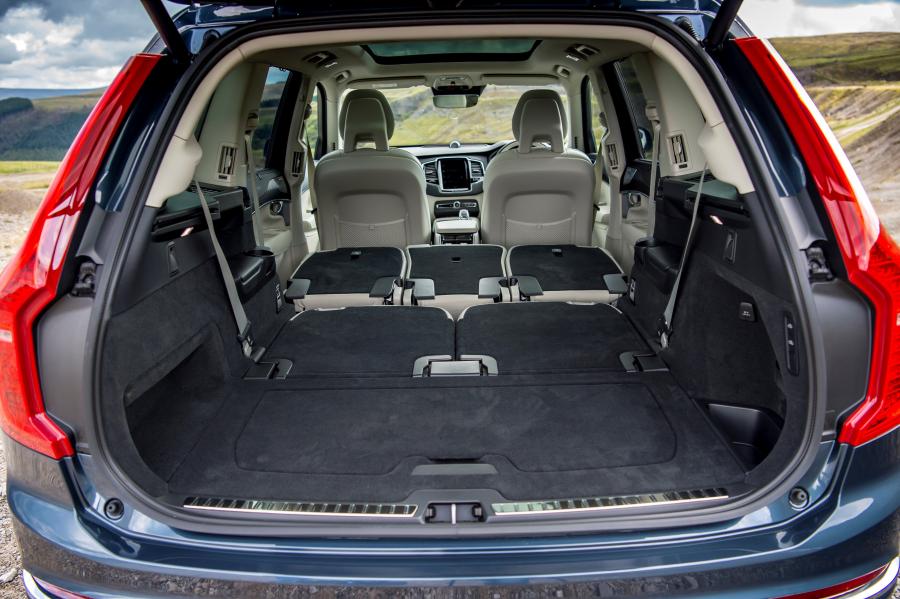 Багажник Volvo XC90 B5 Inscription 2019 года  (UK) (фото 39 из 40)